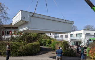 Ein Pool kommt angeflogen...